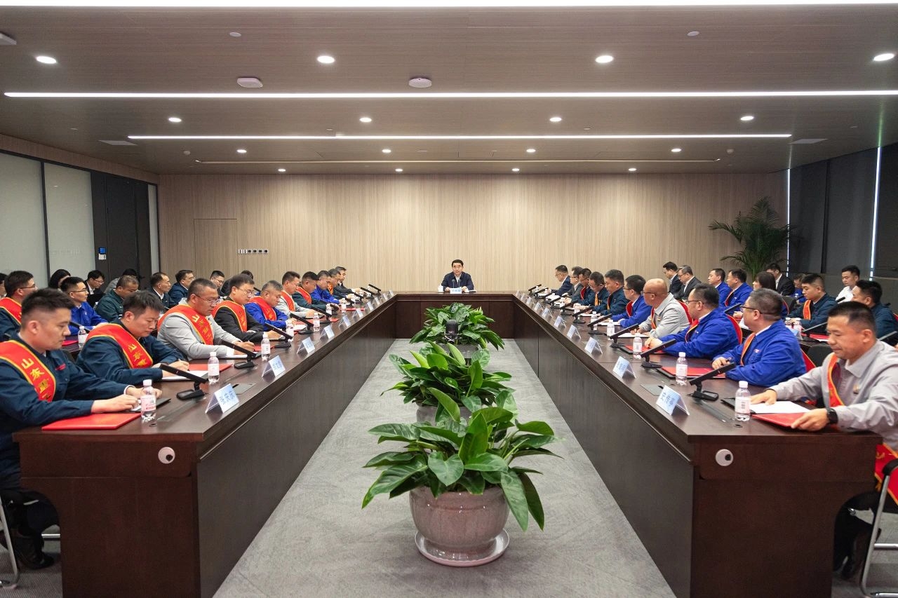 Promoting the Spirit of Model Workers and Striving to Lead by Example — Shandong Heavy Industry Group Hosts the 8th Model Worker Commendation Forum